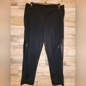 Victoria Secret Knockout Black Athletic Capri Leggings Sz L